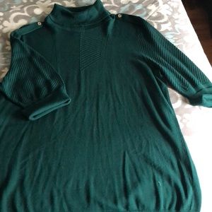 Thin hunter green turtle neck blouse